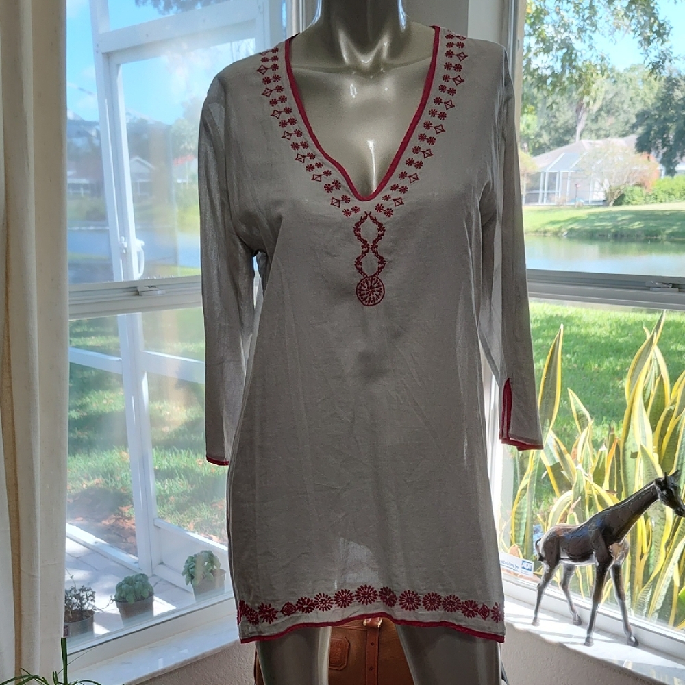 Johnny Was Embroidered V-Neck White and Red Women's Top
